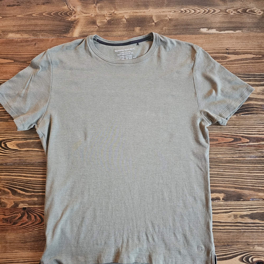 Banana Republic Men's Sage Green Short Sleeve Tee